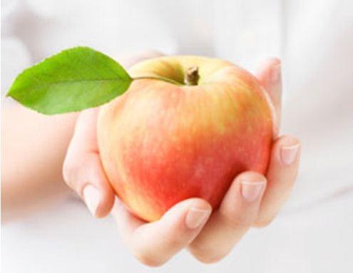 Ăn táo ngừa bệnh tim ở phụ nữ mãn kinh