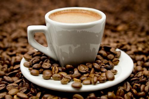 Dễ chết sớm nếu uống hơn 4 ly cà phê mỗi ngày