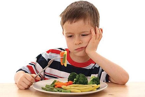 Ép trẻ ăn còn nguy hiểm hơn suy dinh dưỡng?