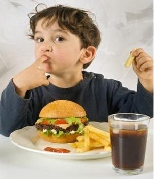 Lựa chọn thức ăn nhanh đảm bảo sức khỏe cho trẻ