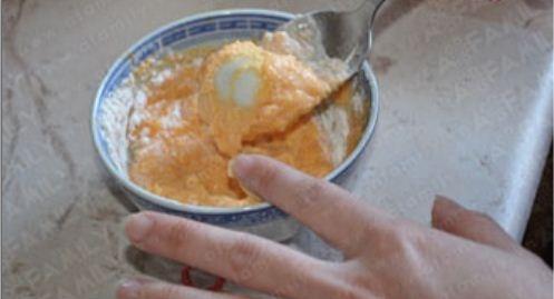 Món ngon cho bé: bí đỏ bọc trứng cút chiên xù