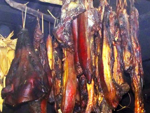 Thịt lợn treo gác bếp Lai Châu