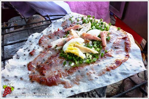 Bánh tráng mắm ruốc nướng Bình Thuận