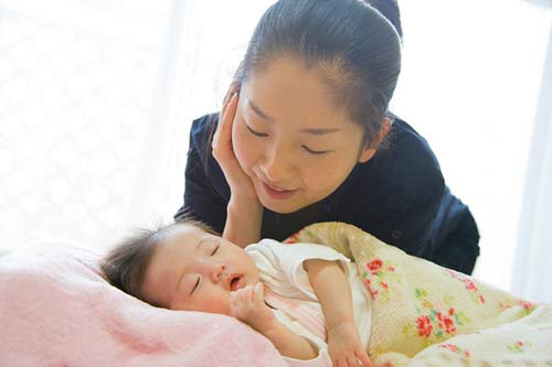 Những mẹo dỗ trẻ sơ sinh ngủ cực nhanh