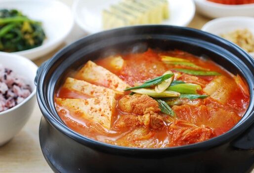 Cách nấu canh kim chi Hàn Quốc nóng hổi thơm ngon